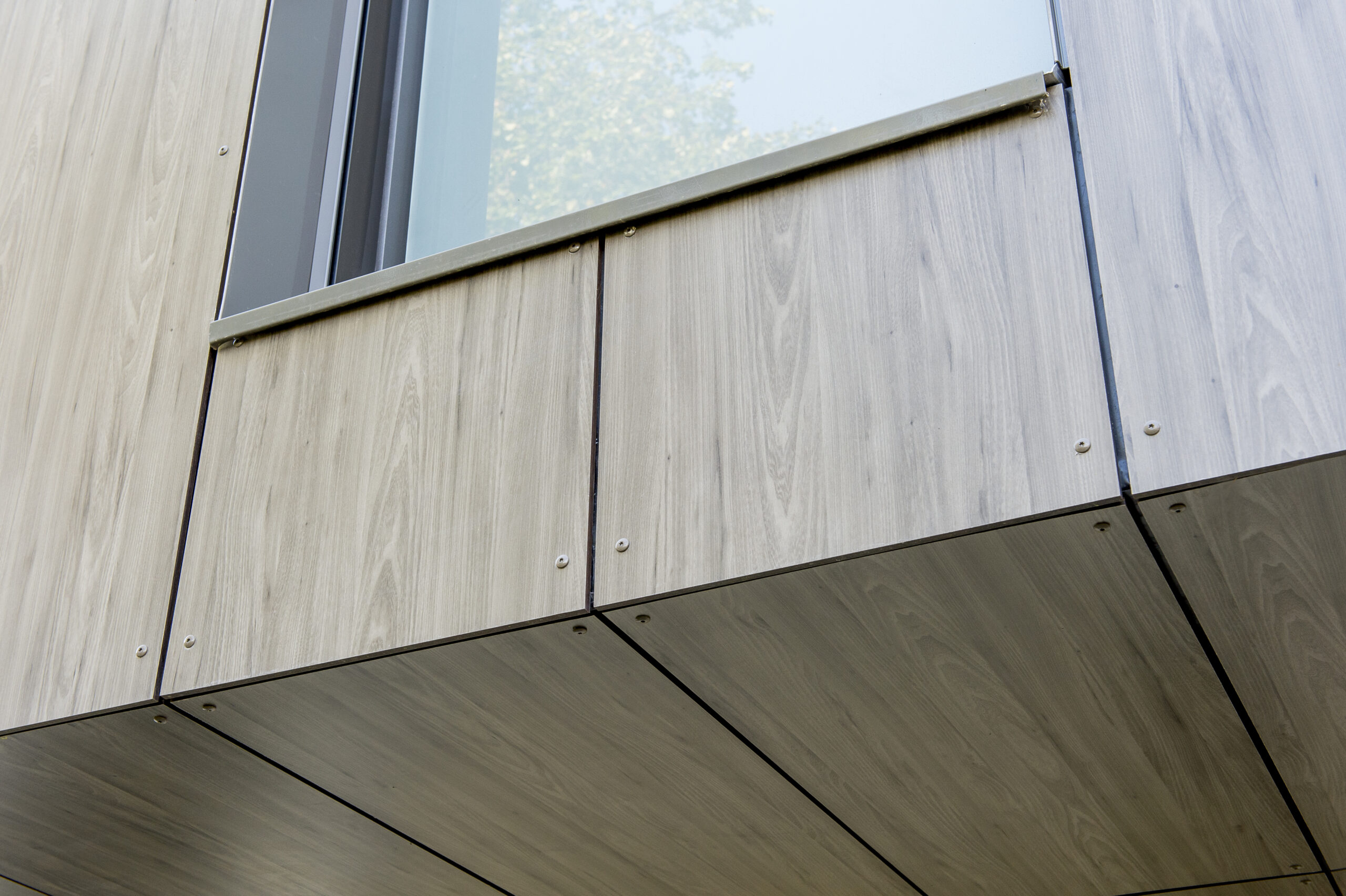 EXTERIOR COMPACT